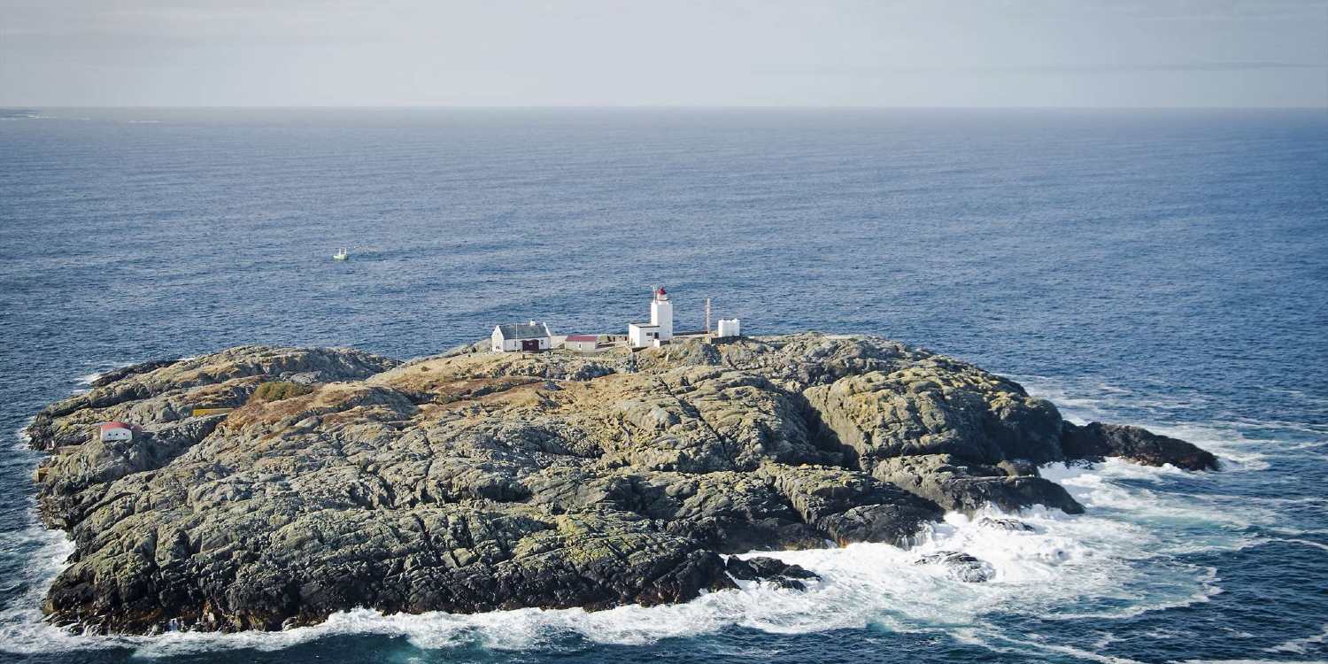 Bo med en gruppe på Marstein Fyr