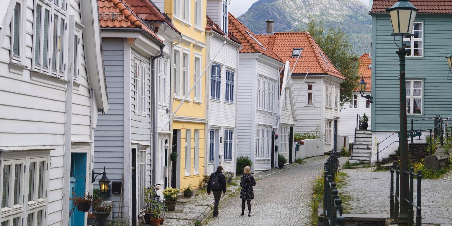 Bydeler og nabolag i Bergen sentrum - trehusbebyggelse i trange gater og smau på Nordnes