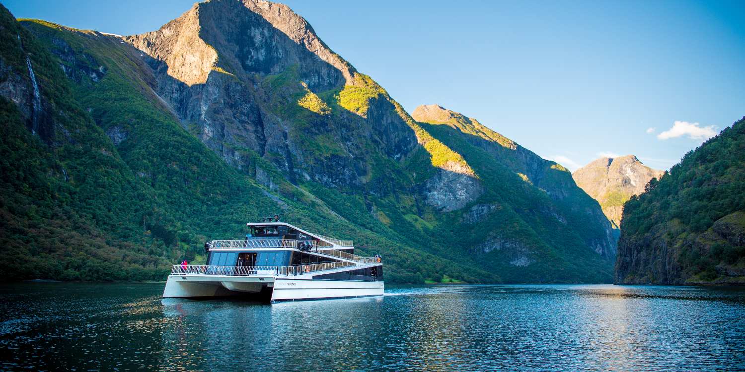 Incentive/firmatur med fokus på bærekraft - den elektriske båten Vision of the Fjords på Nærøyfjorden
