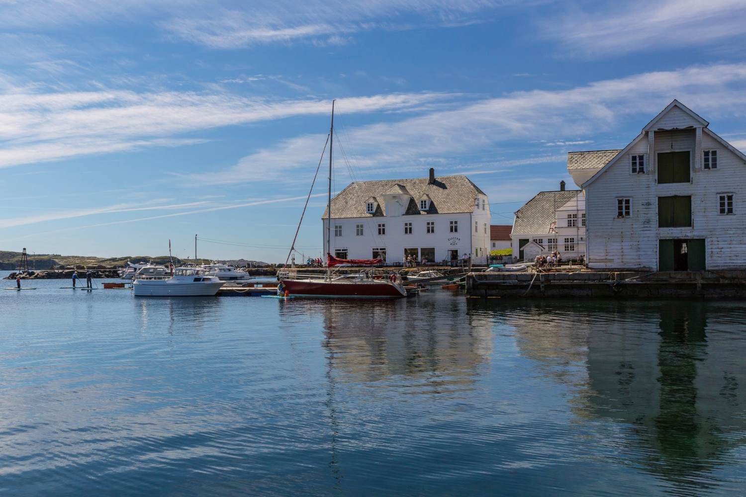 Reis på workation i Bergensregionen - Glesvær i Øygarden på en solskinnsdag