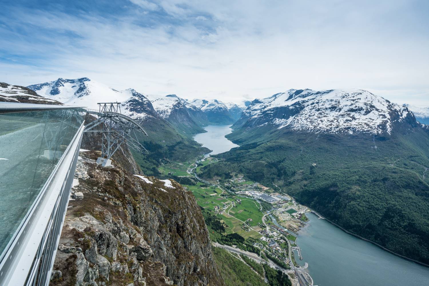 Kjøre fra Ålesund til Bergen en nydelig biltur via Sognefjellet - Loen Skylift