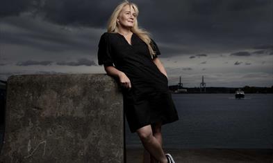 "Mine brilliante venninner" ved Marit Eikemo