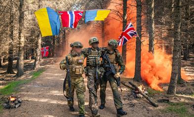 Verden på lørdag: Er Norge klar for krig?