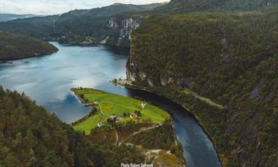 The narrow Mostraumen seen from above