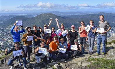 Fin gjeng på toppen av Ulriken