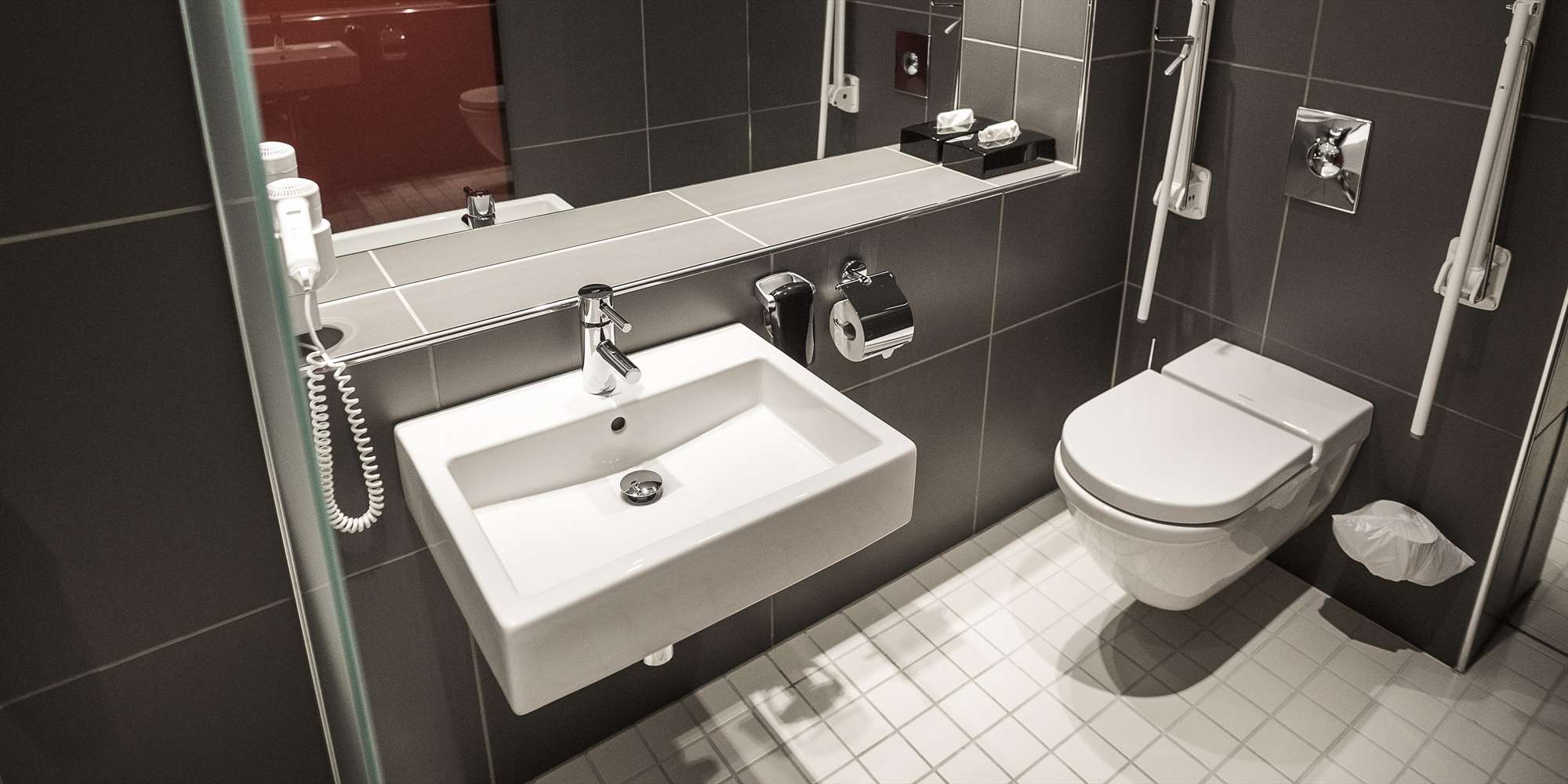 Superior handicap room