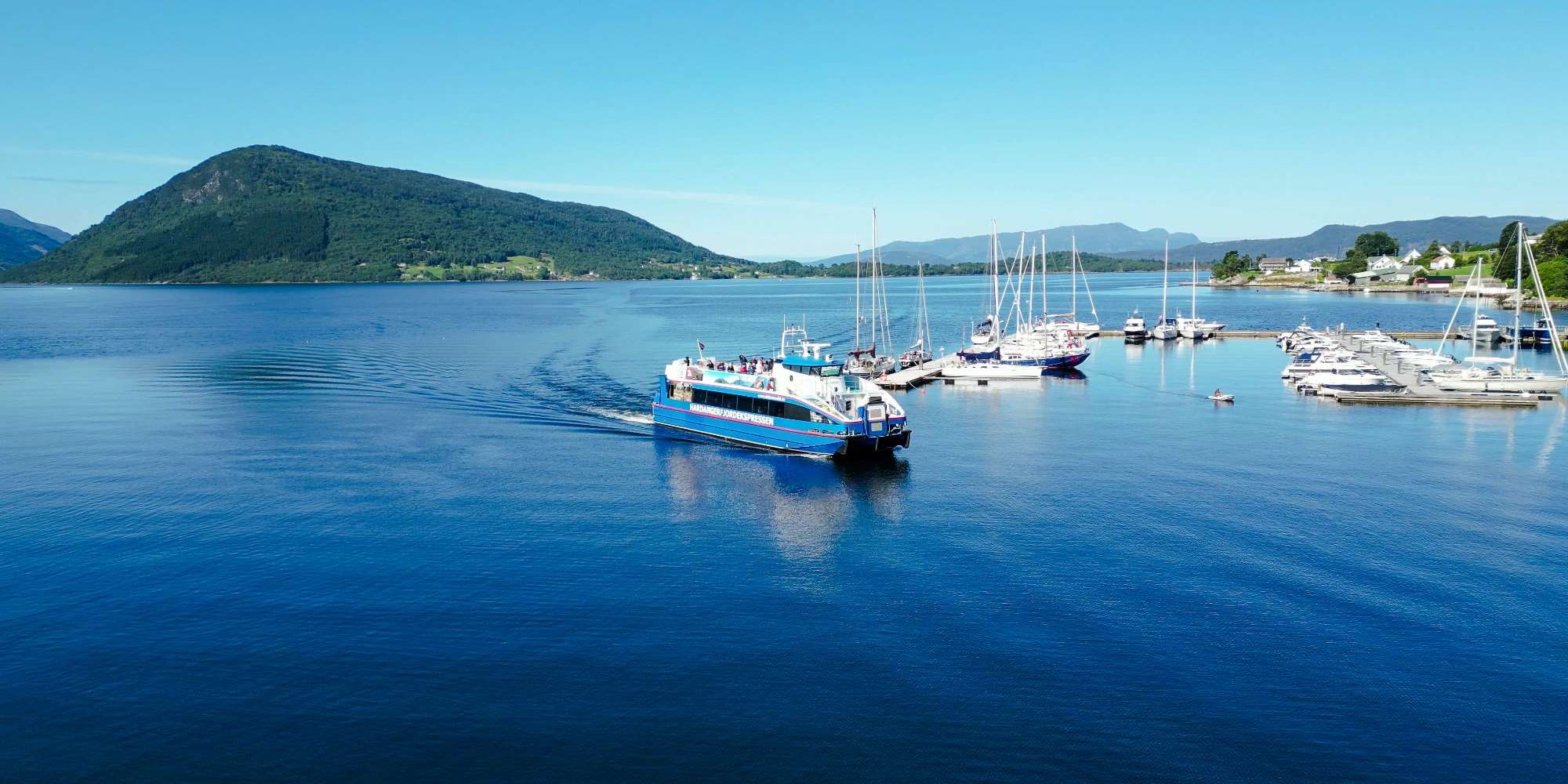 Hardangerfjordekspressen fra Bergen til Rosendal