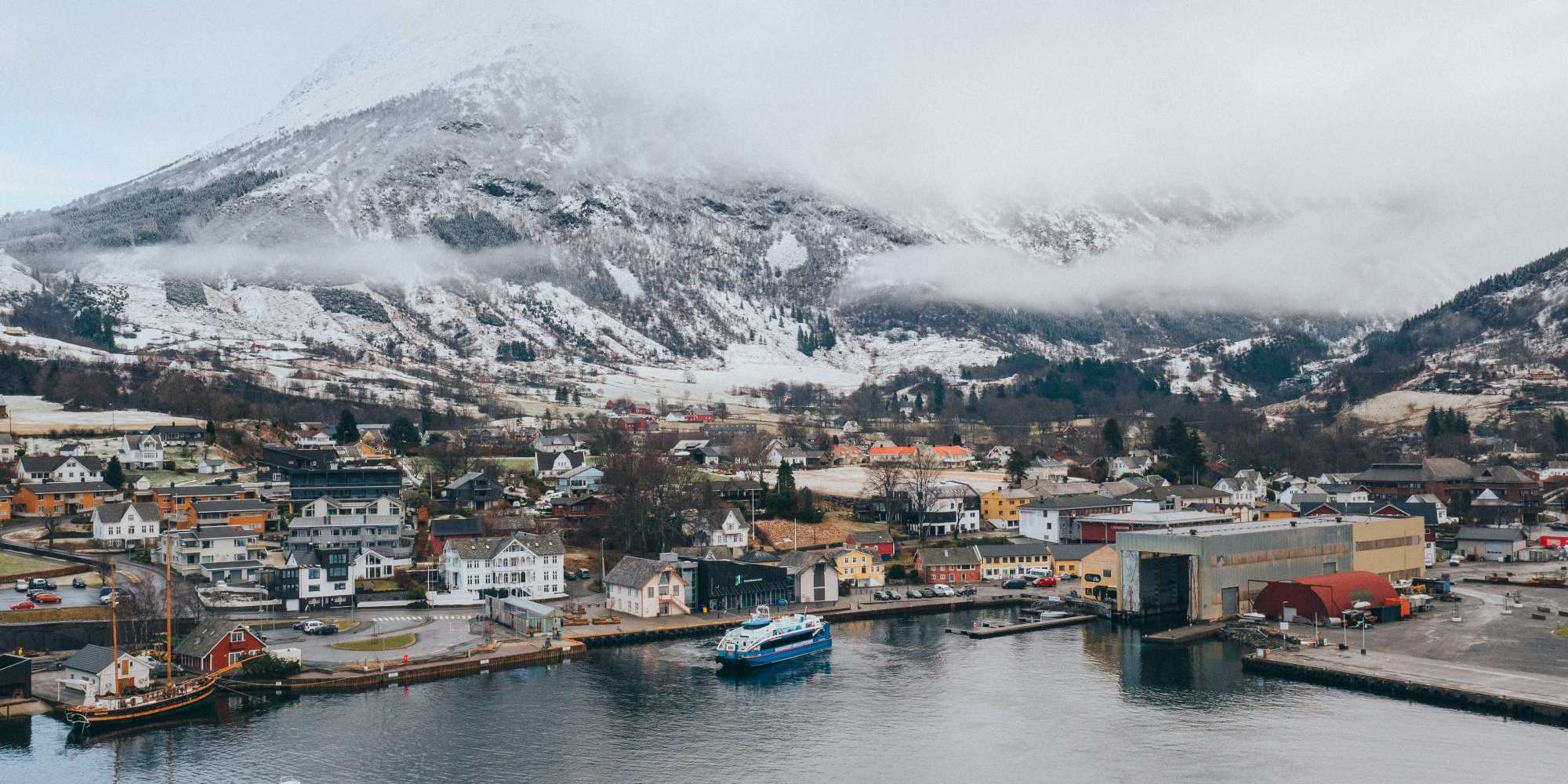 Hardangerfjordekspressen fra Bergen til Rosendal