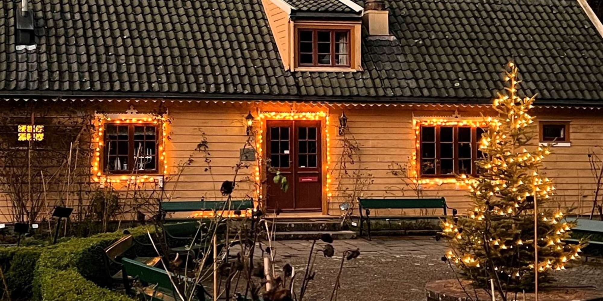 Blondehuset i Arboretet med utstilling og gløgg