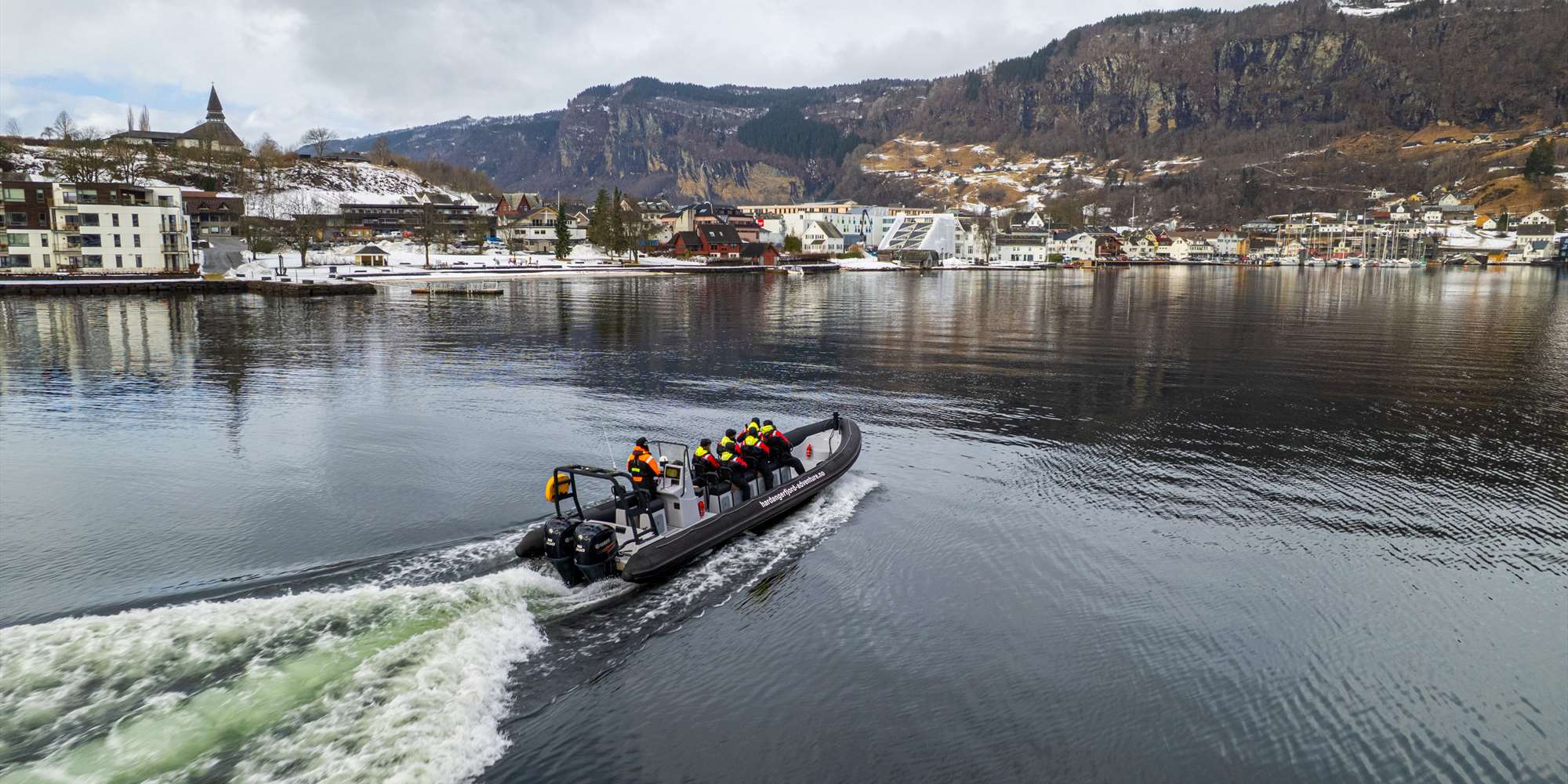 Fjordsafari på Hardangerfjorden i Rib-båt.