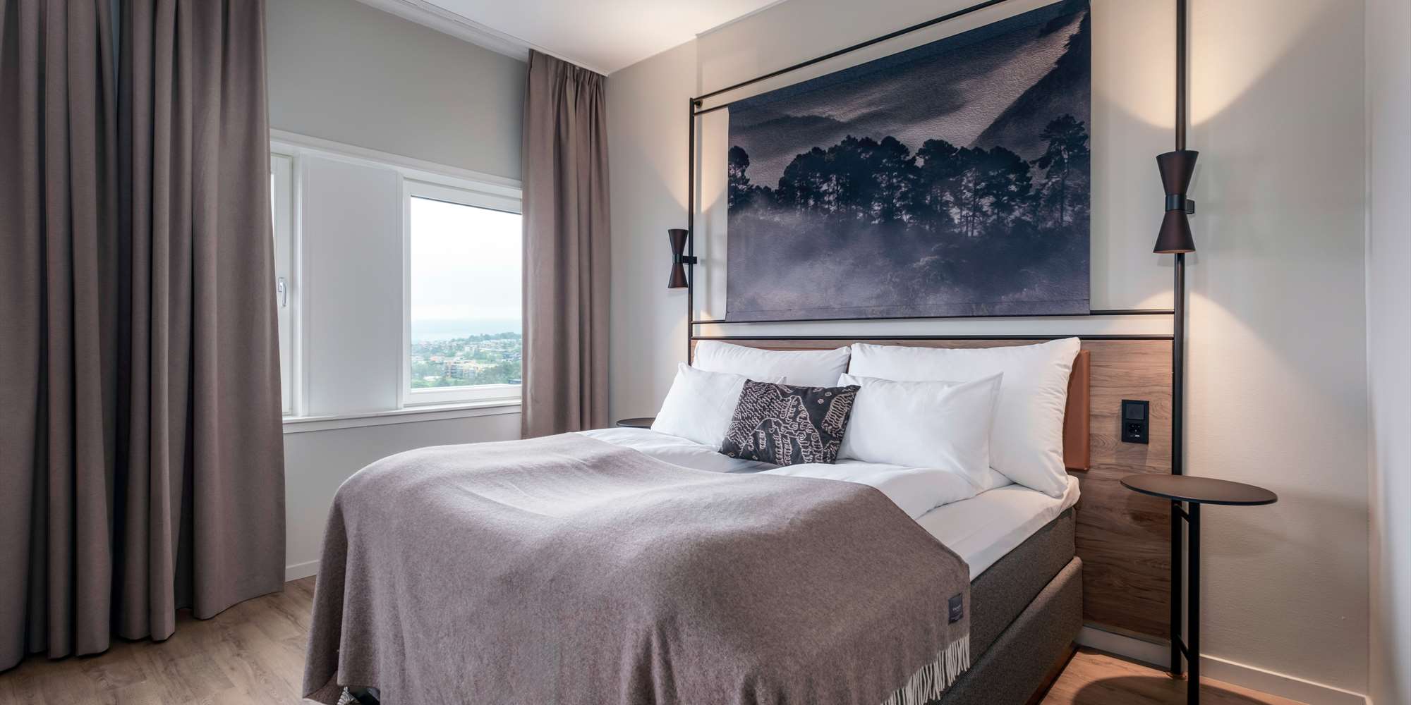 Delux Kingsize bed