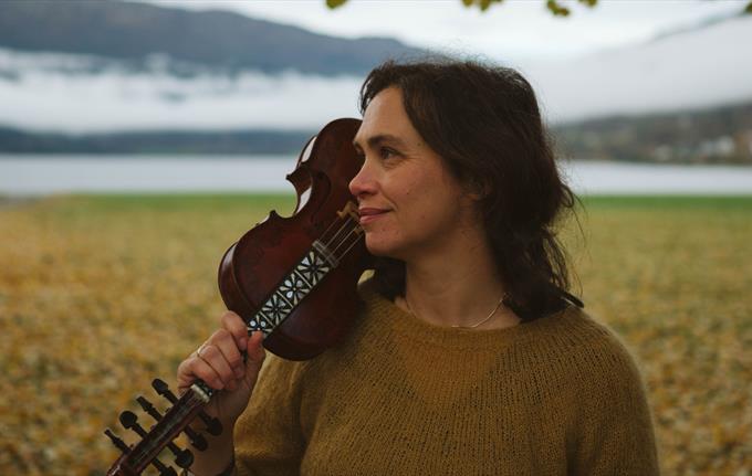 Kveldsete i Revheimstova