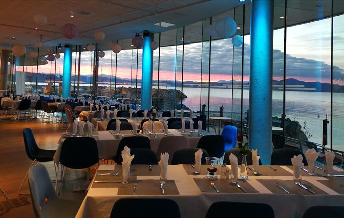 Oseana Café & Restaurant