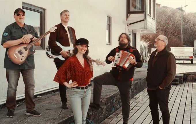 Auntie G, Markus Kinell og fullt band