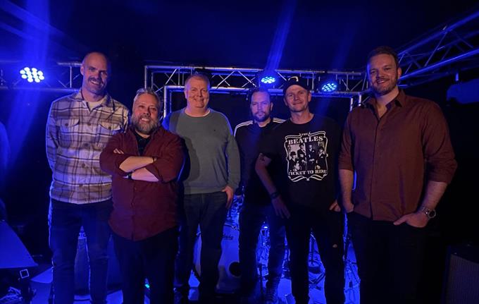 WHAT IT IS – A TRIBUTE TO DIRE STRAITS & MARK KNOPFLER