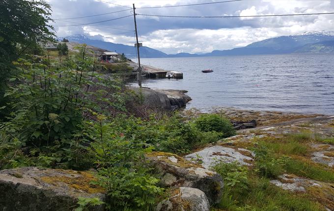 Guided hike in the mountains surrounding Herand
