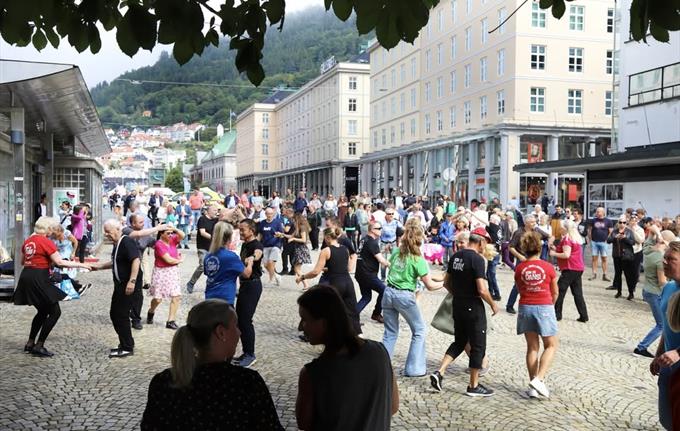 Sommerdans på Torgallmenningen