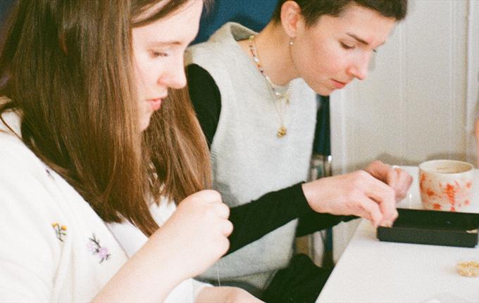 Sosialkveld: Perleverksted