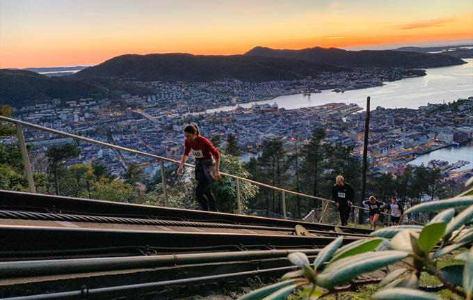 Fløibanen opp