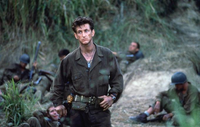 THE THIN RED LINE - 12/4 KL. 16:00