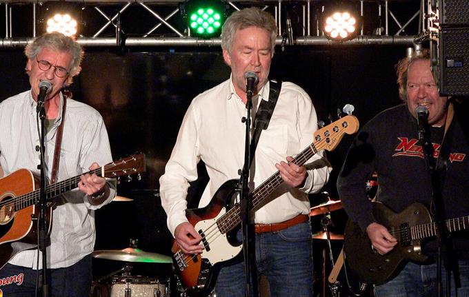 BULL YOUNG – NEIL YOUNG