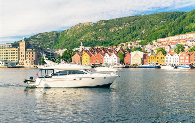 MS Sea More ved Bryggen