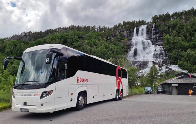 Boreal Travel ved Tvindefossen