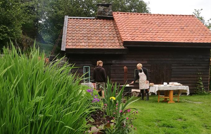 Lefsebaking på Gripen gard med Odin og Liv
