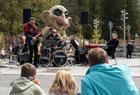 Lekne jazztoner på Fløyens lekeplass.