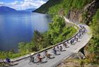 Glade mosjonister sykler gjennom vakre Hardanger