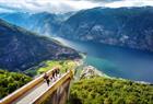 Stegastein og utsikten derfra sett fra oven