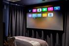 Apple TV og prosjektor med lerret
