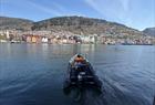 Rib med Bryggen i Bergen i bakgrunnen