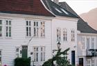 Sjarmerende trehusbebyggelse på Nordnes i Bergen