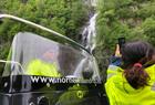 Fossefall underveis på fjordcruise med rib båt