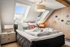 Suite bedroom