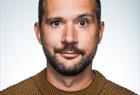 Tor Inge Ulveseth får lattermusklane i sving med sin stand up.