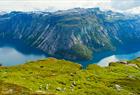 Nydelig utsikt på guidet todagers fjelltur til Trolltunga
