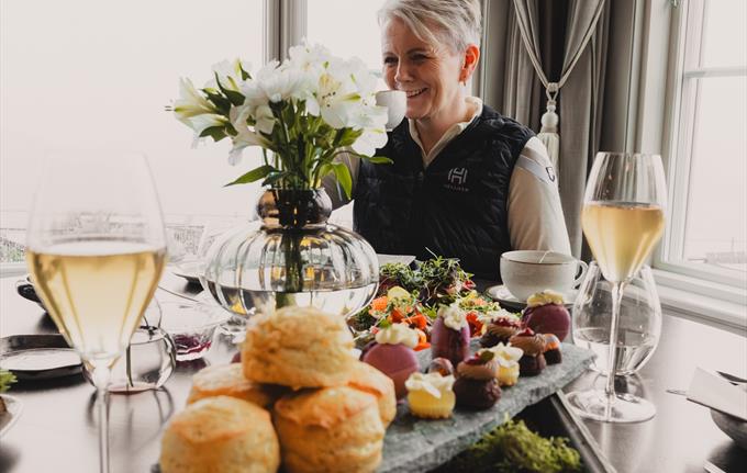 Teslabberas | Afternoon Tea