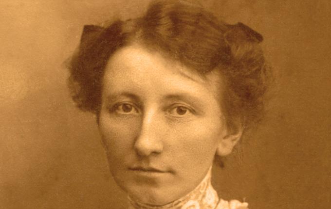 Avduking av blått skilt av komponist Inger Bang Lund (1876–1968)